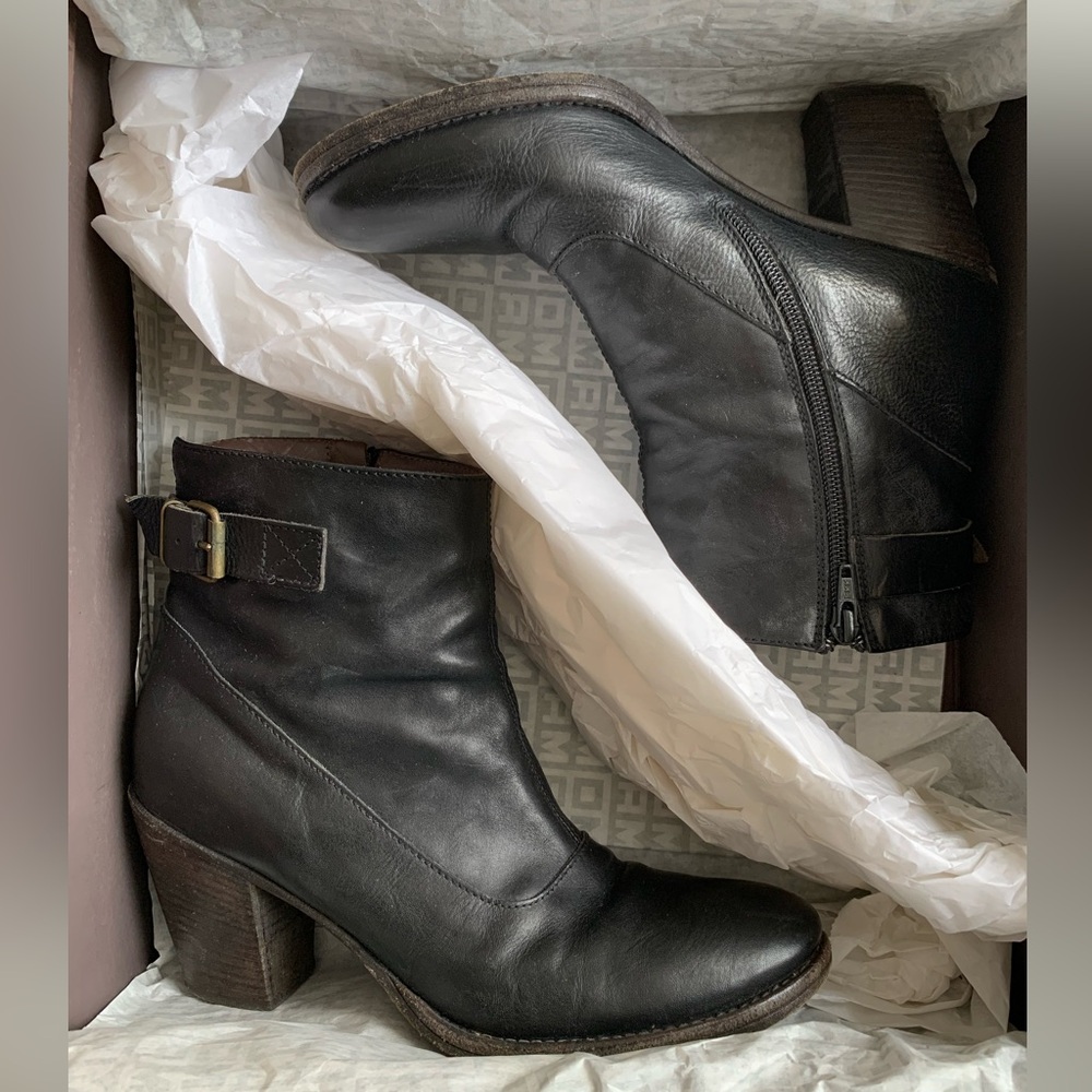 MOMA Black Leather 2.5” Ankle Boots Size 38 Made in Italy Excellent Condition